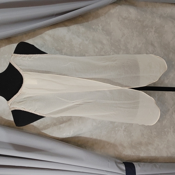 ๐3/ $33๐ Flirty Cream Tank Top - Picture 4 of 6